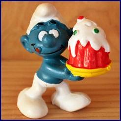 Schtroumpf gourmand avec gâteau