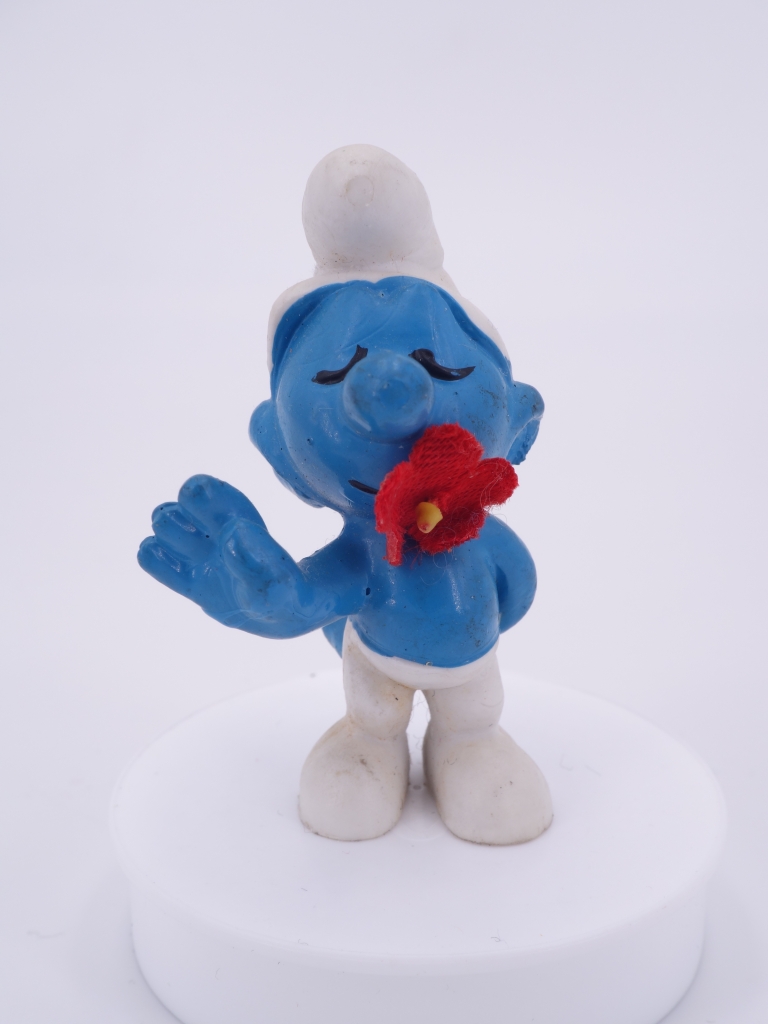 Schtroumpf avec fleur