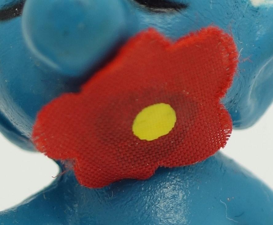 Schtroumpf avec fleur - Fleur