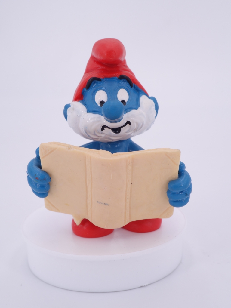 Grand Schtroumpf avec livre