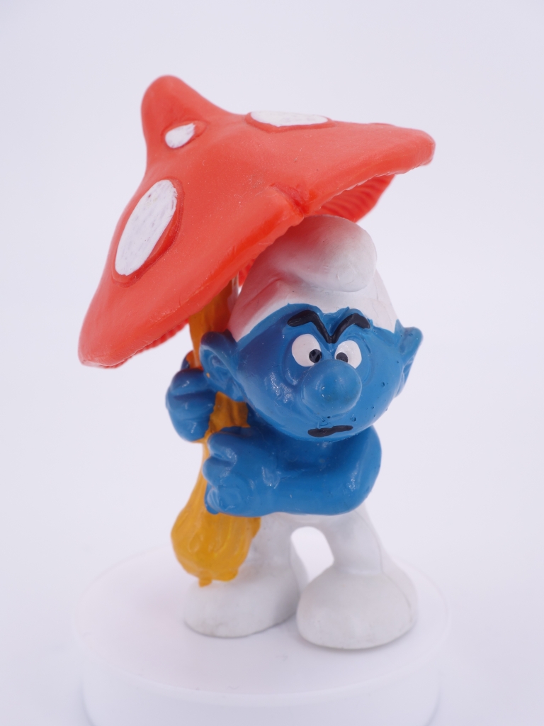 Schtroumpf avec parapluie champignon
