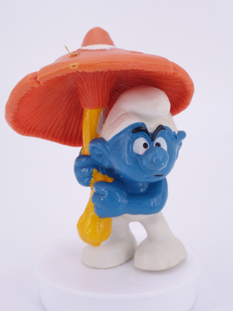 Schtroumpf avec parapluie champignon