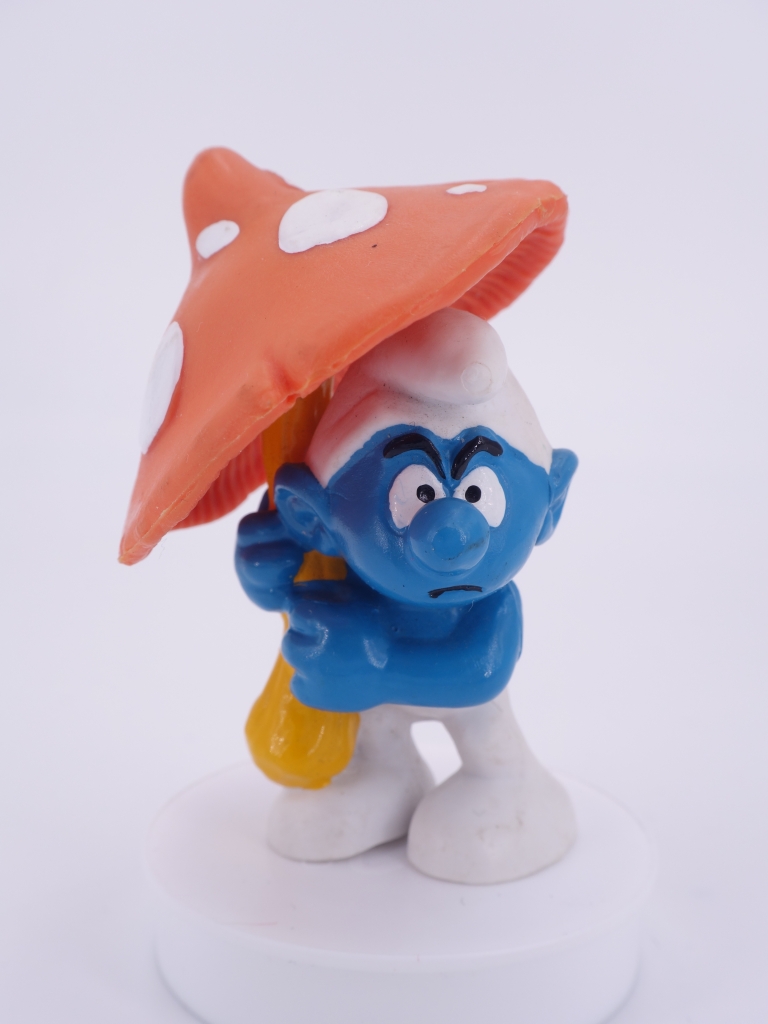 Schtroumpf avec parapluie champignon