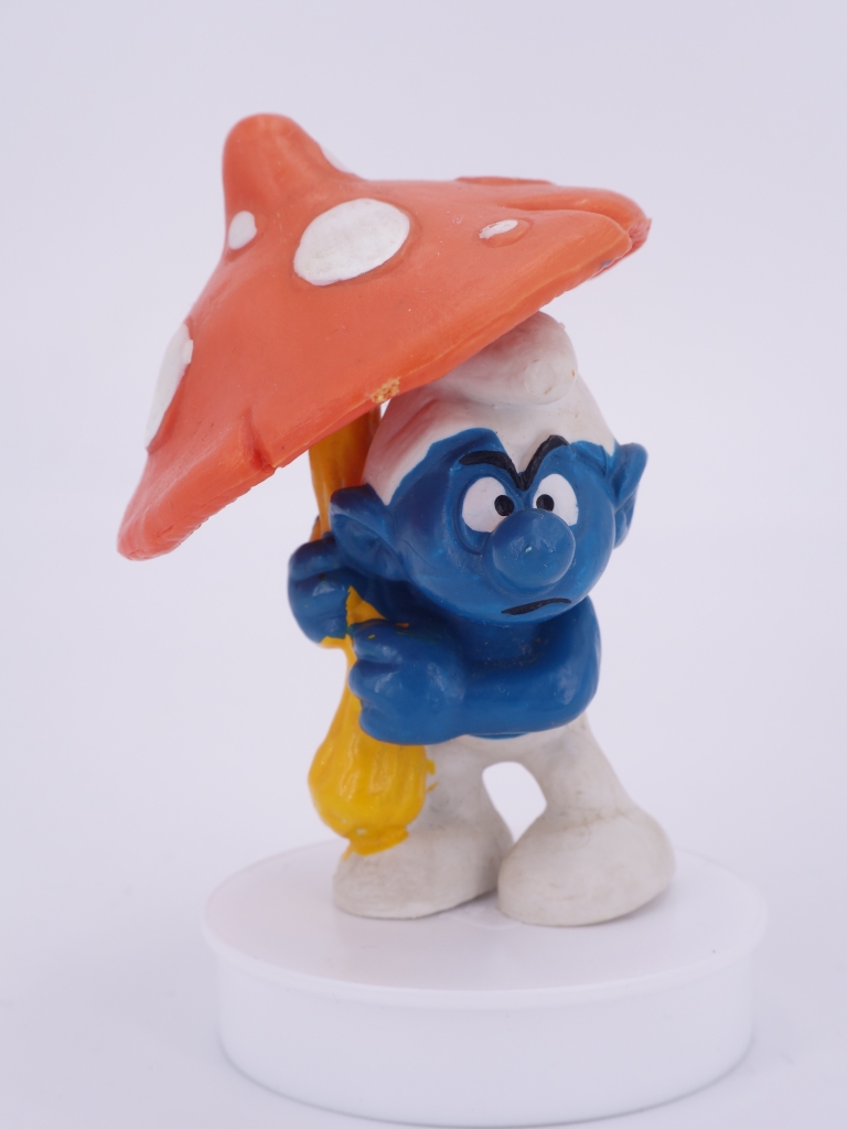 Schtroumpf avec parapluie champignon