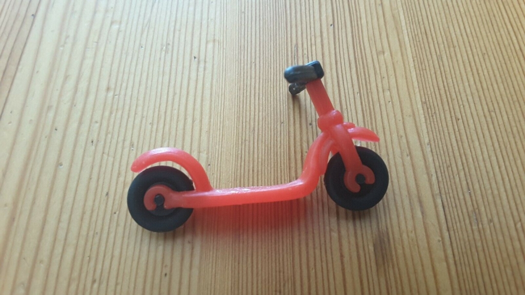 Schtroumpf avec trottinette