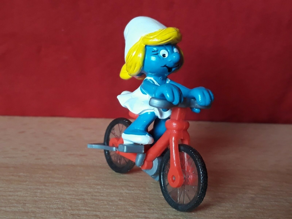 Schtroumpfette en vélo