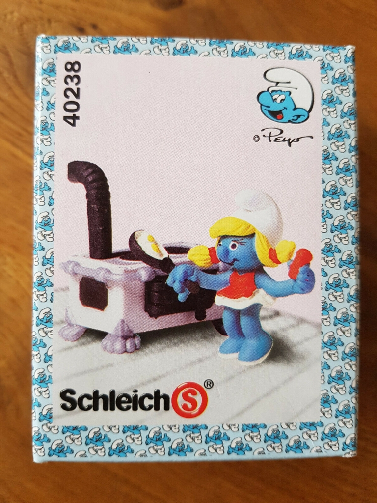 Schtroumpfette qui cuisine