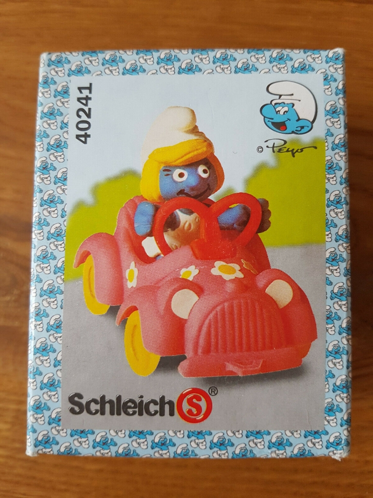 Schtroumpfette en voiture