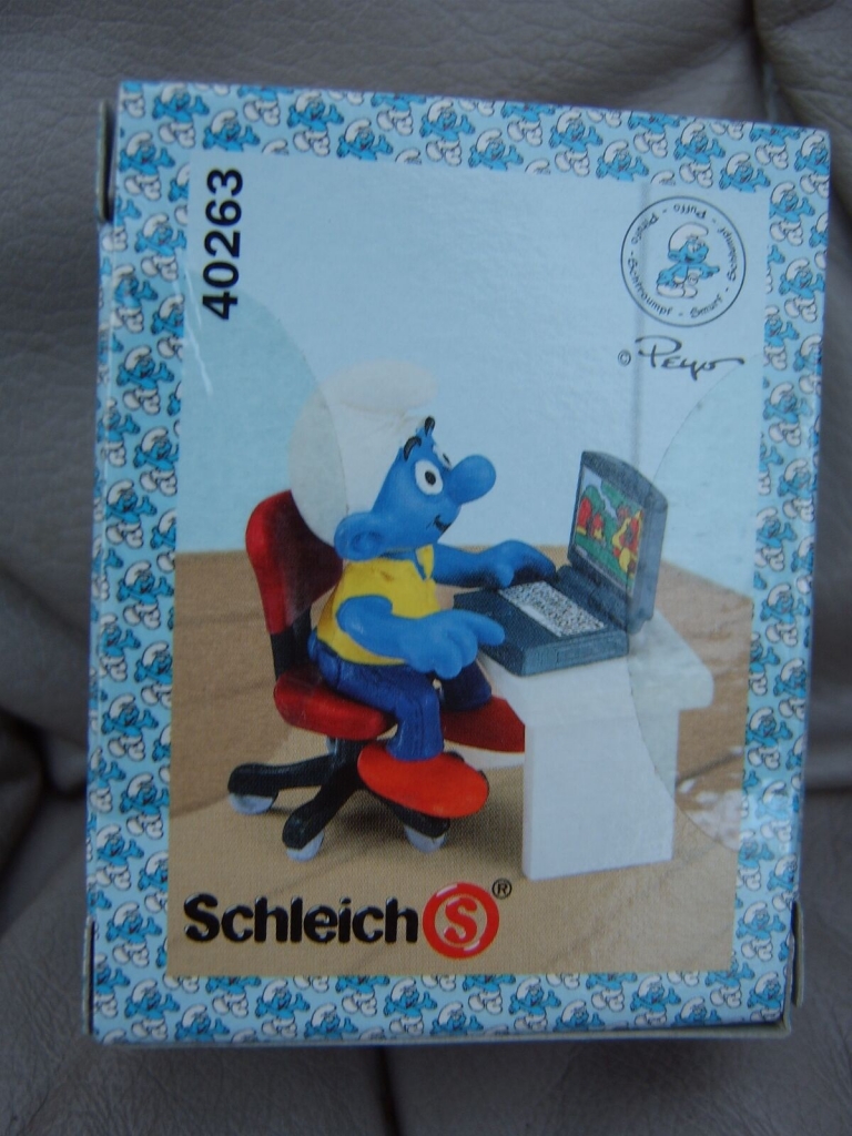 Schtroumpf avec ordinateur portable