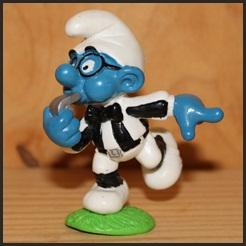 Schtroumpf à Lunettes arbitre