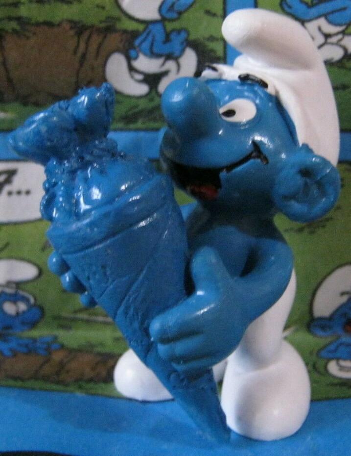 Schtroumpf avec cornet surprise