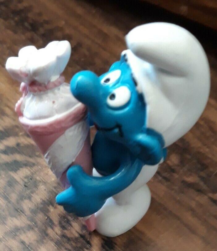Schtroumpf avec cornet surprise