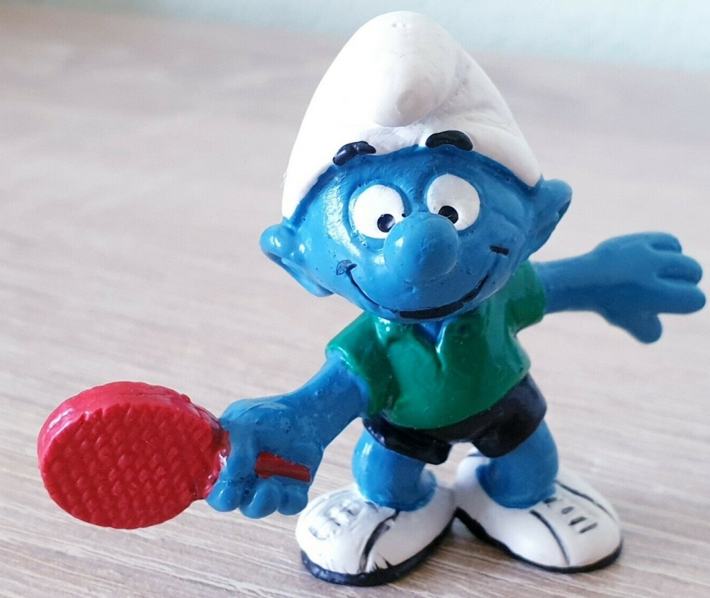 Schtroumpf joueur de tennis de table