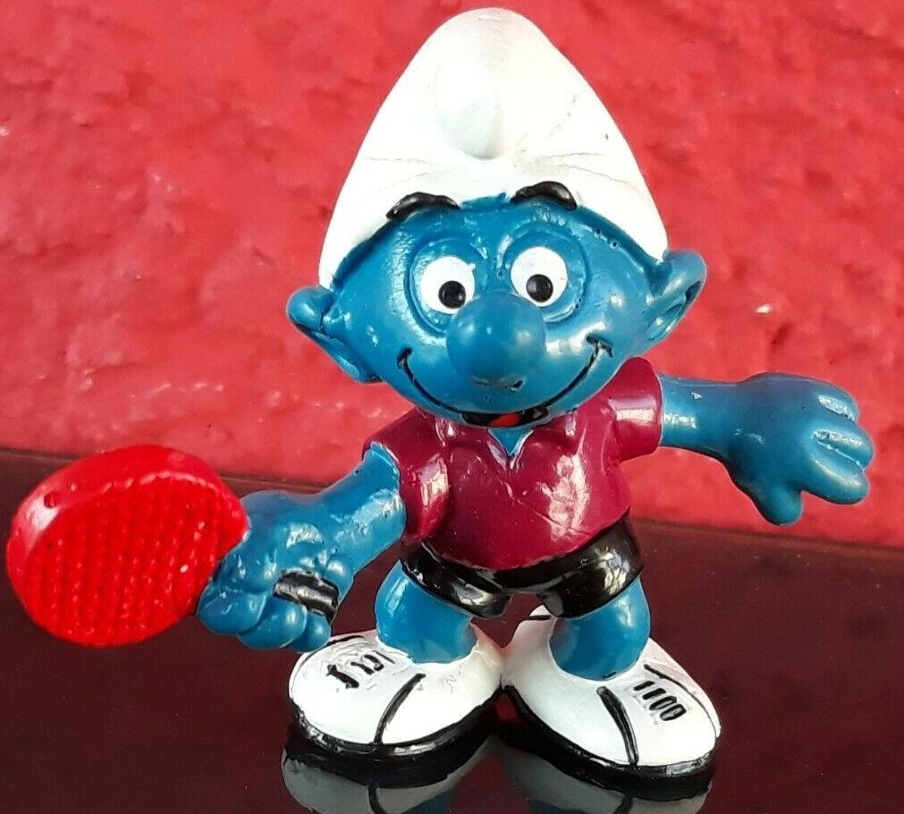Schtroumpf joueur de tennis de table