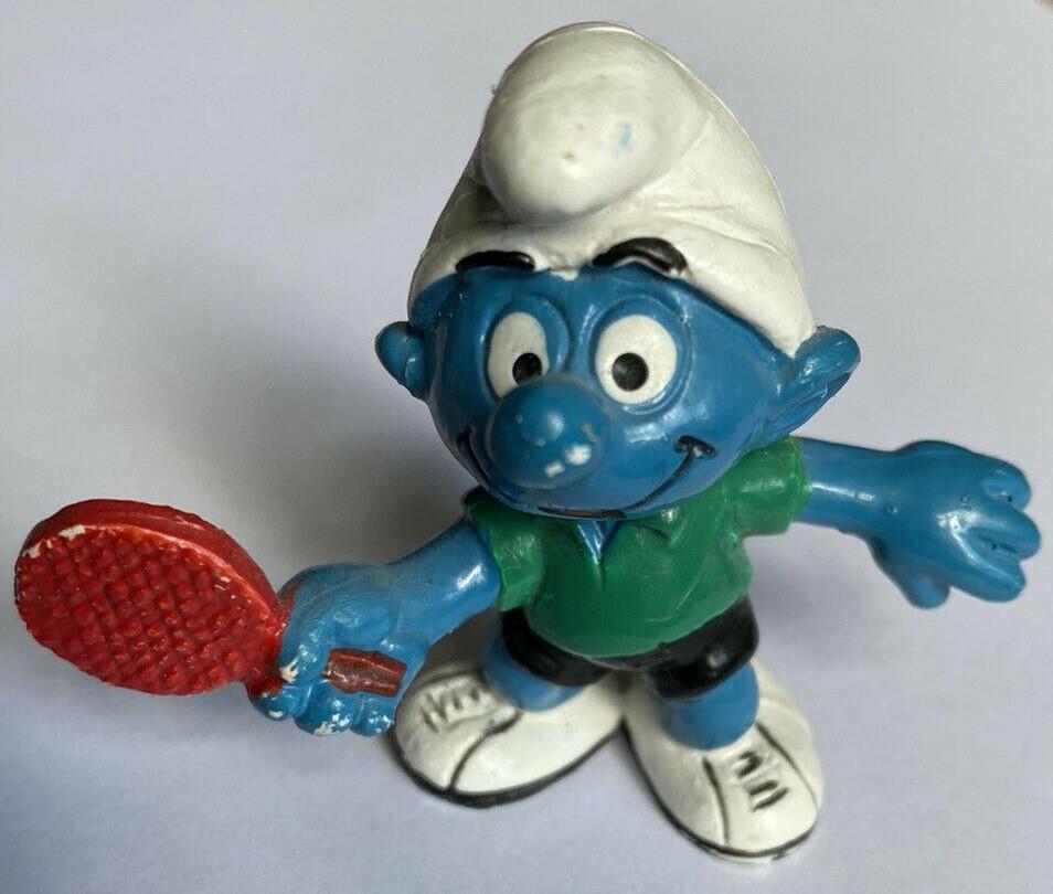 Schtroumpf joueur de tennis de table
