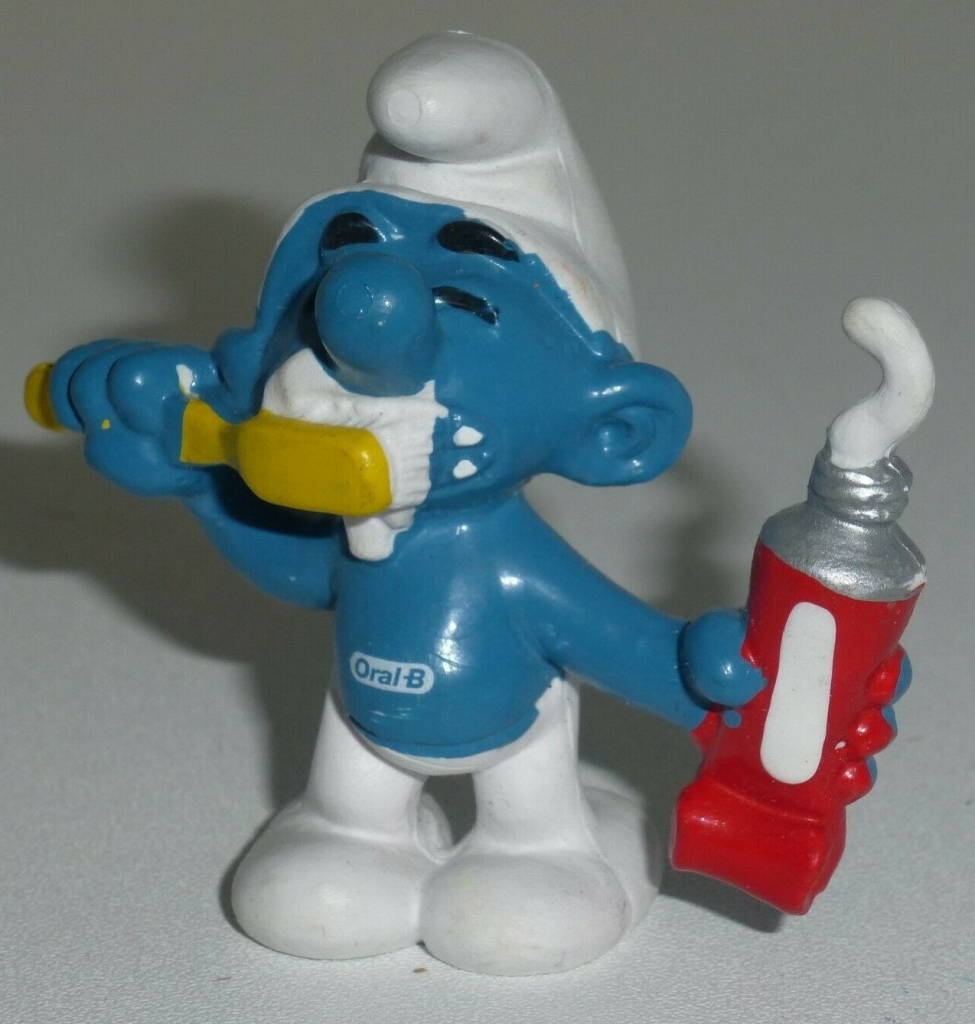 Schtroumpf avec brosse à dents et dentifrice