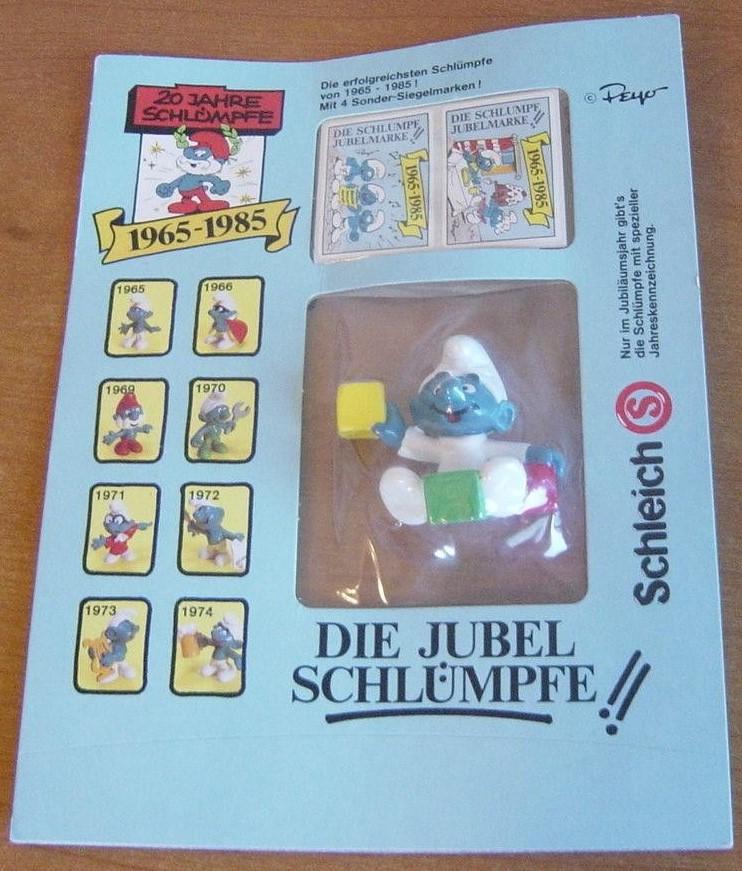 Bébé Schtroumpf avec cubes