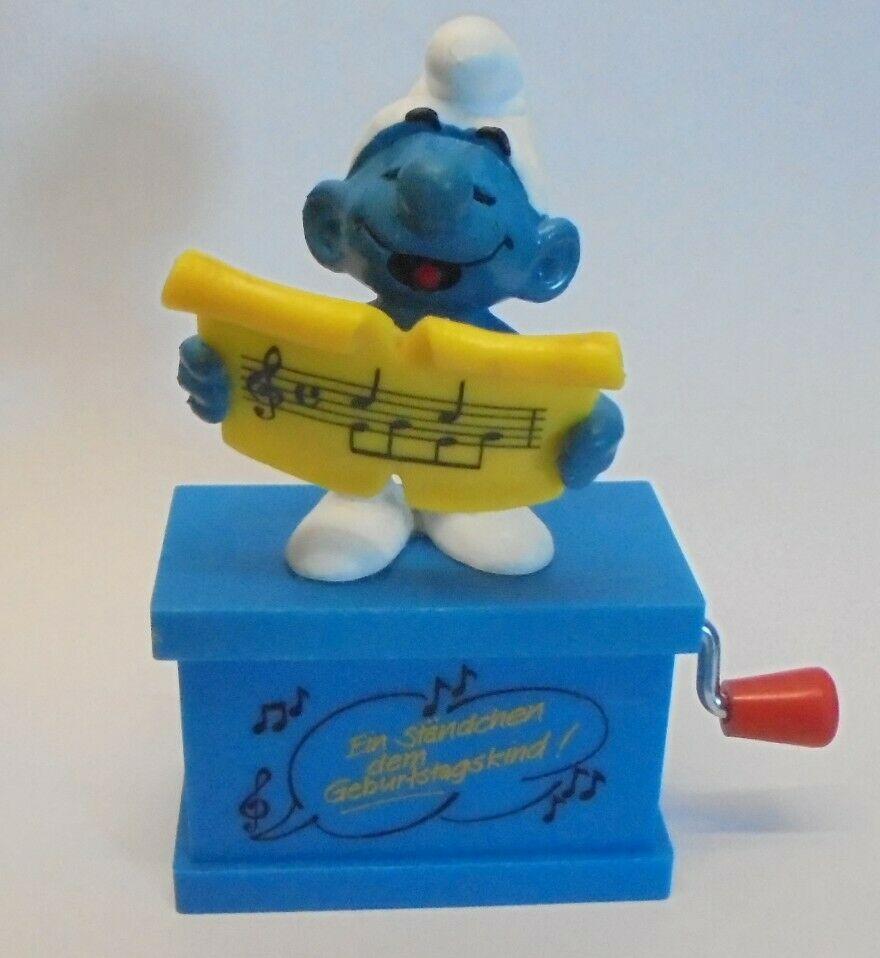 Schtroumpf chanteur avec partition