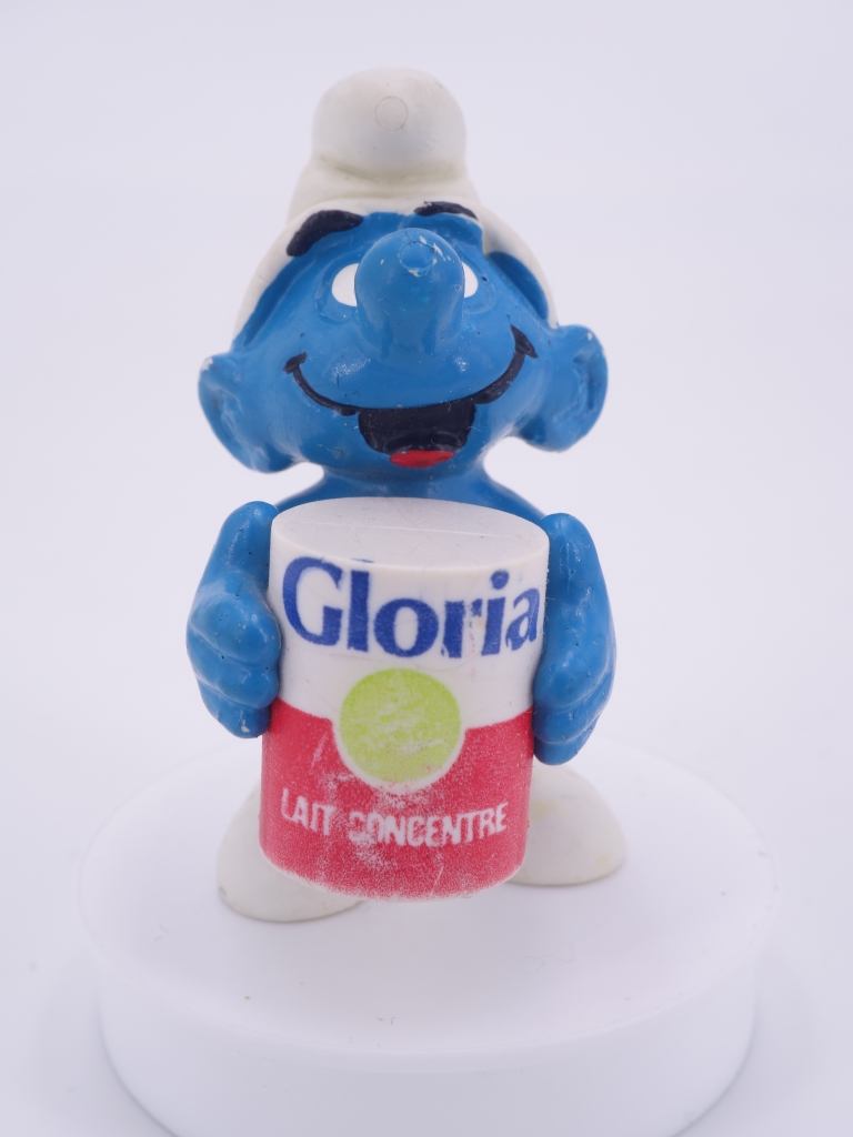 Schtroumpf avec pot de lait concentré