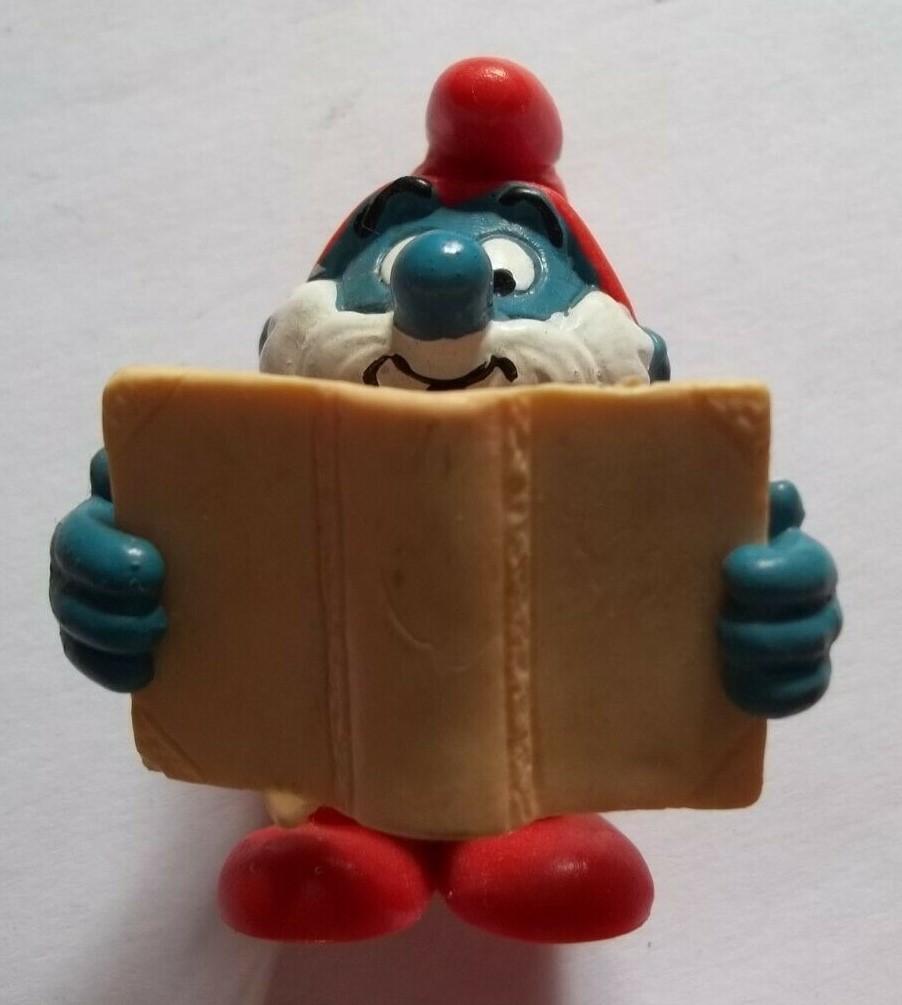Grand Schtroumpf avec livre