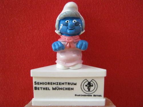 Grand mère Schtroumpf