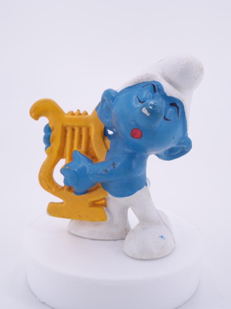 Schtroumpf avec harpe