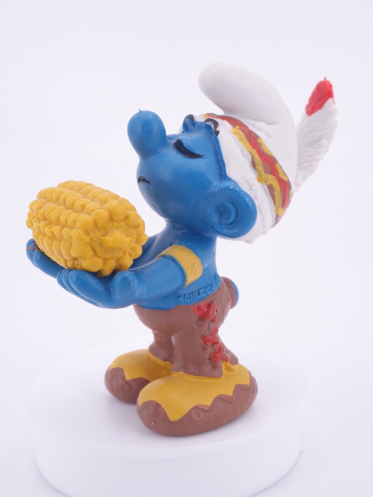 Schtroumpf avec épis de maïs