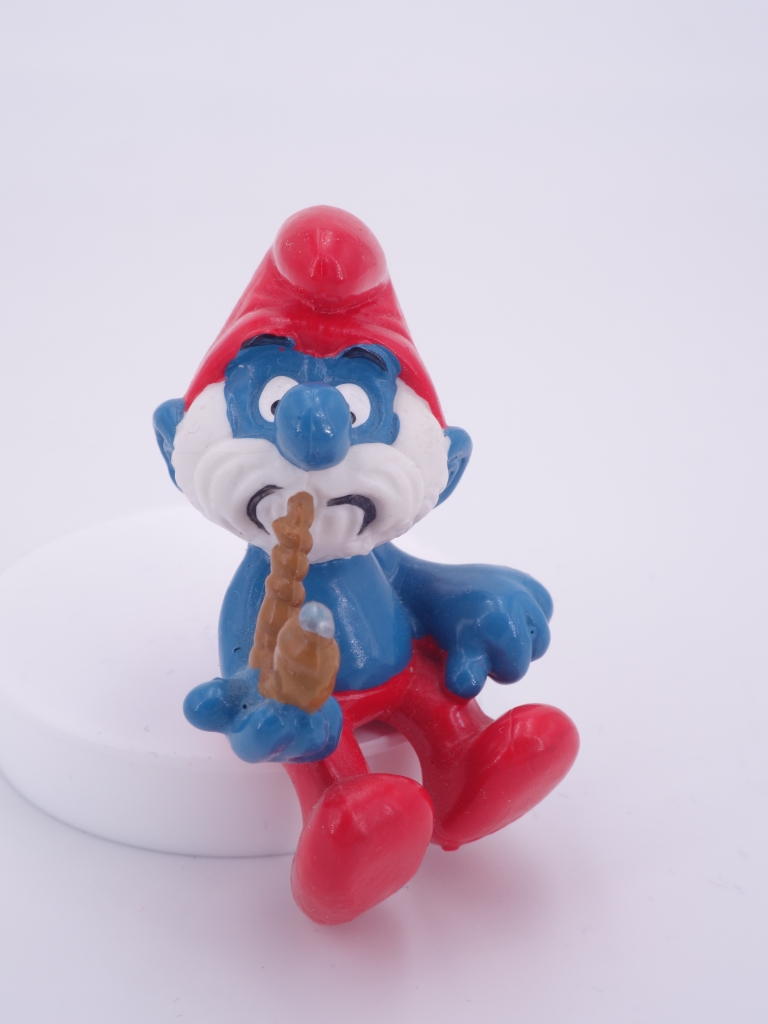 Grand Schtroumpf avec pipe et chaise