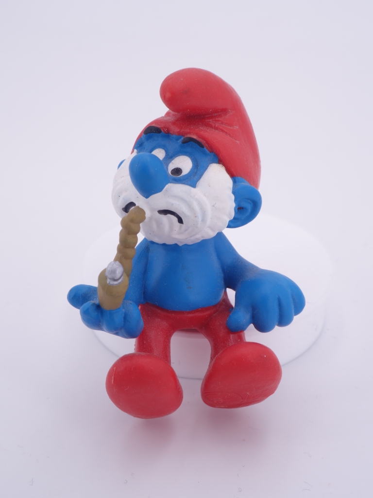 Grand Schtroumpf avec pipe et chaise