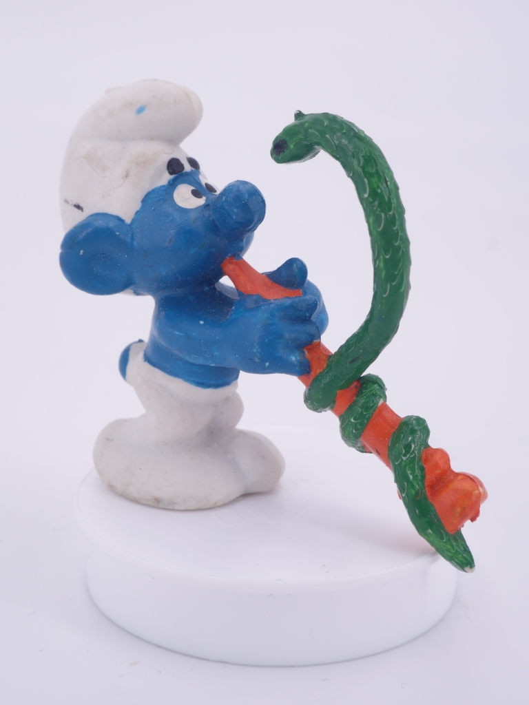 Schtroumpf joueur de flûte avec serpent