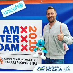 Unicef & AG Insurance Mémorial Van Damme - Peluche signée par Rens Blom - photo