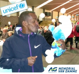 Unicef & AG Insurance Mémorial Van Damme - Peluche signée par Bashir Abdi - photo
