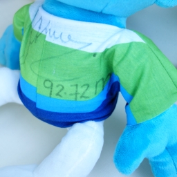 Unicef & AG Insurance Mémorial Van Damme - Peluche signée par Julius Yego - photo