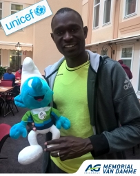 Unicef & AG Insurance Mémorial Van Damme - Peluche signée par David Rudisha - photo