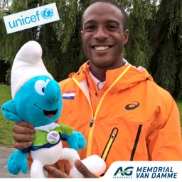 Unicef & AG Insurance Mémorial Van Damme - Peluche signée par Gregory Sedoc - photo