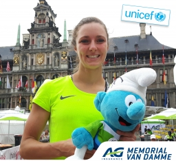 Unicef & AG Insurance Mémorial Van Damme - Peluche signée par Fanny Smets - photo