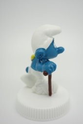 Schtroumpf blessé avec béquille - photo