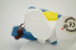 Schtroumpf blessé avec béquille - photo