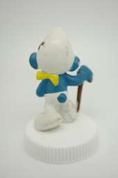 Schtroumpf blessé avec béquille - photo