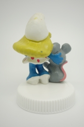 Schtroumpfette avec souris - photo