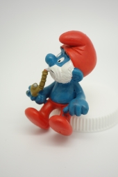 Grand Schtroumpf avec pipe et chaise - photo