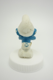 Schtroumpf endormi sur sa pelle (petit) - photo