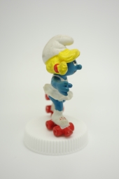 Schtroumpfette avec patins à roulettes - photo