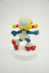 Schtroumpfette avec patins à roulettes - photo