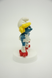 Schtroumpfette avec patins à roulettes - photo