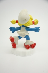 Schtroumpfette avec patins à roulettes - photo