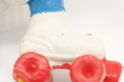 Schtroumpfette avec patins à roulettes - photo