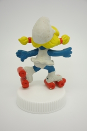 Schtroumpfette avec patins à roulettes - photo