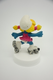 Schtroumpfette avec patins à roulettes - photo