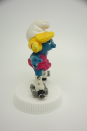 Schtroumpfette avec patins à roulettes - photo